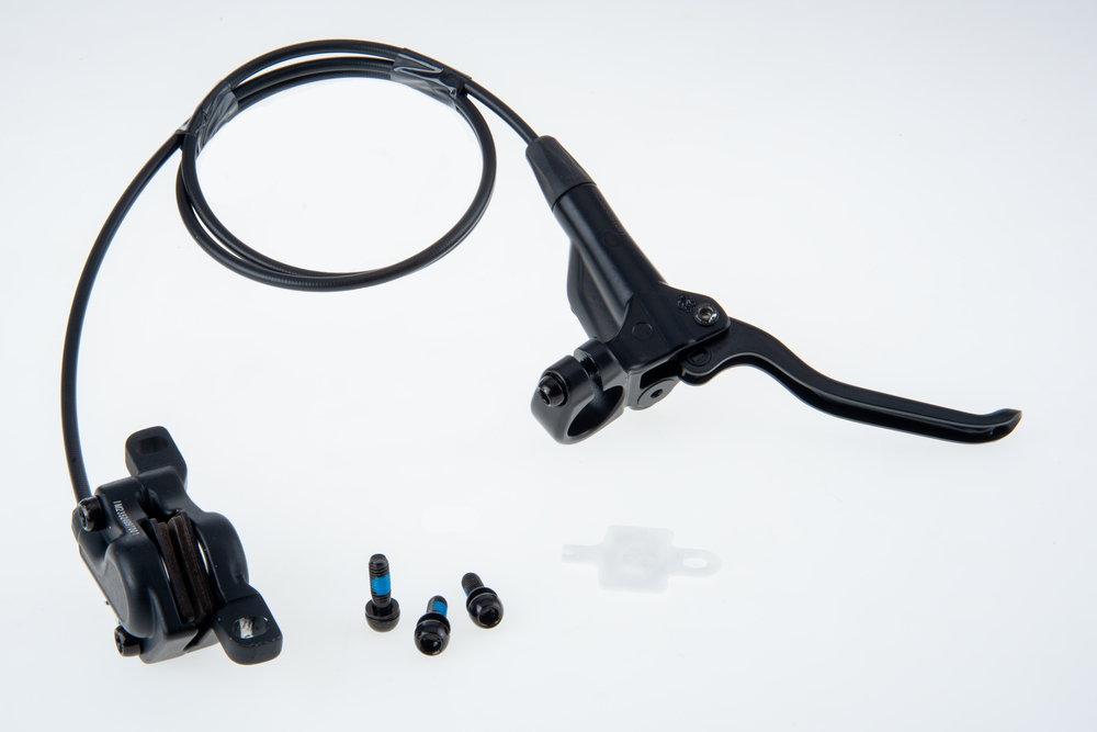 FRONT BRAKE Hydraulic Disc Brake closed with 1000mm length hose System: Dual‐piston Open system Caliper: Forged Alloy Brake lever: Melt‐forged alloy 3 fingers Pads: DS10 (Compatible with Shimano pads) Adaptor: Not Included